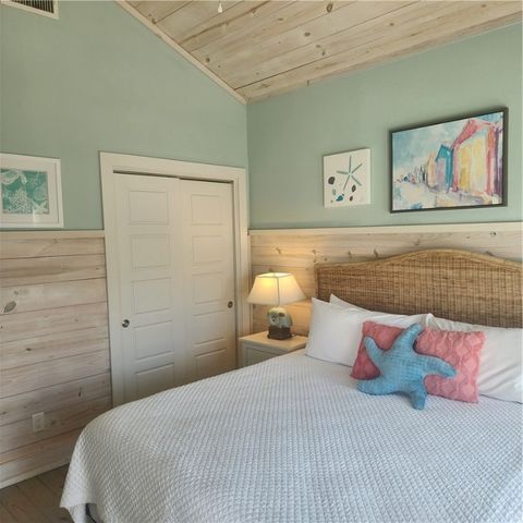 913 Banyan Beach Dr, Port Aransas, TX 78373