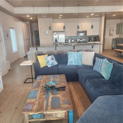 913 Banyan Beach Dr, Port Aransas, TX 78373