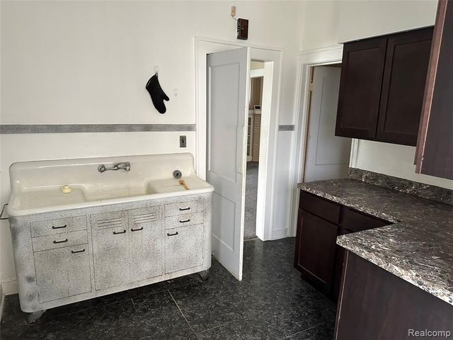 201 Moss Street, Highland Park, MI 48203