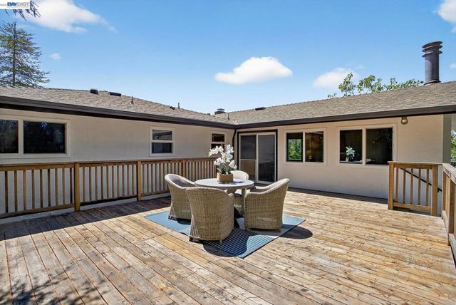 350 Elysian Fields Dr, Oakland, CA 94605