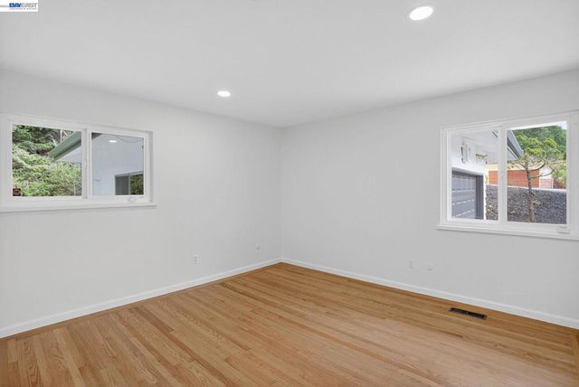 350 Elysian Fields Dr, Oakland, CA 94605