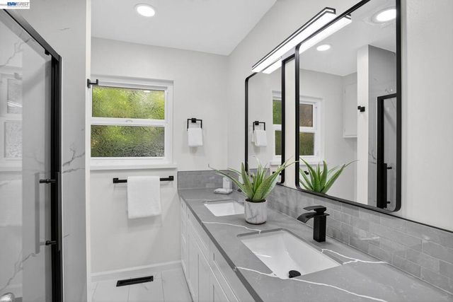 350 Elysian Fields Dr, Oakland, CA 94605