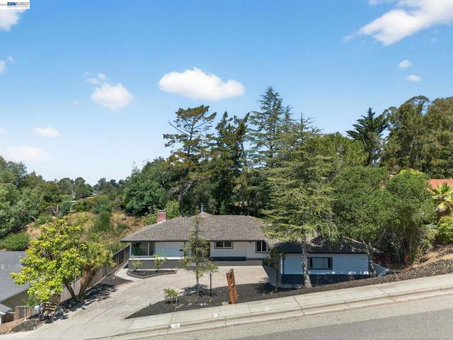 350 Elysian Fields Dr, Oakland, CA 94605