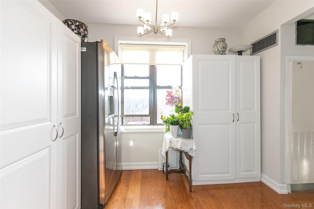 12 Bond Street 5A, Great Neck, NY 11021