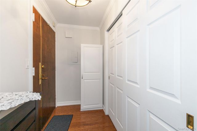 12 Bond Street 5A, Great Neck, NY 11021