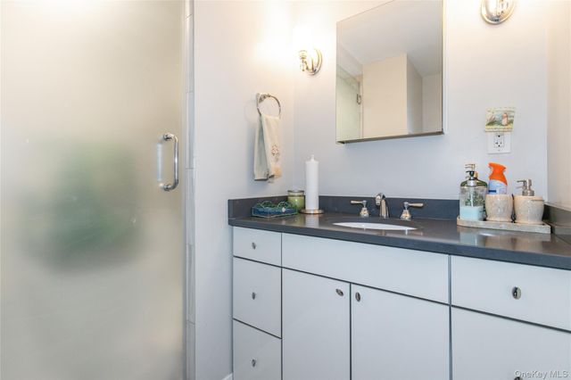 12 Bond Street 5A, Great Neck, NY 11021