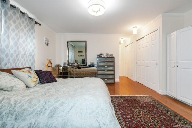 12 Bond Street 5A, Great Neck, NY 11021