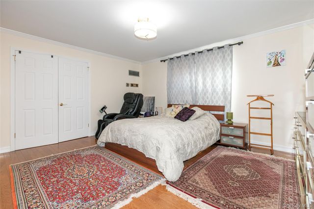 12 Bond Street 5A, Great Neck, NY 11021