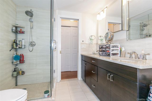 12 Bond Street 5A, Great Neck, NY 11021