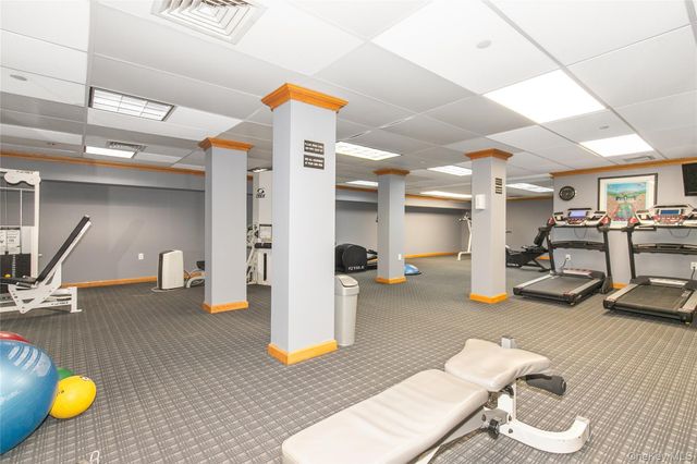 12 Bond Street 5A, Great Neck, NY 11021