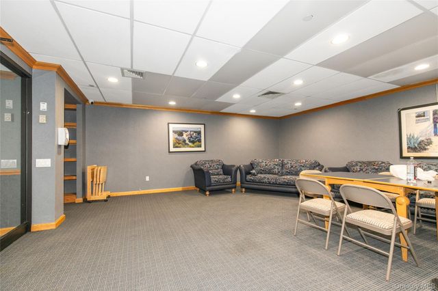 12 Bond Street 5A, Great Neck, NY 11021