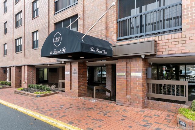 12 Bond Street 5A, Great Neck, NY 11021