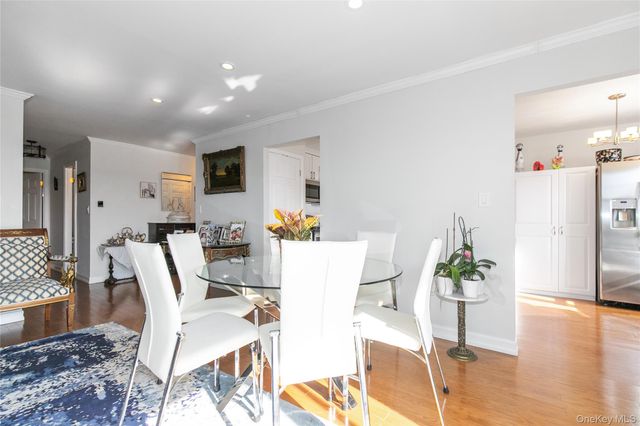 12 Bond Street 5A, Great Neck, NY 11021