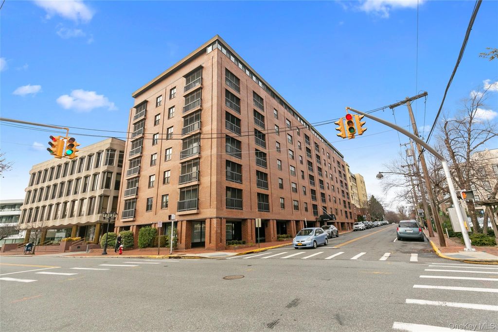 12 Bond Street 5A, Great Neck, NY 11021