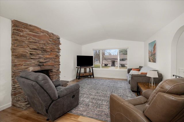 5231 W Rosewood Ave, Spokane, WA 99208