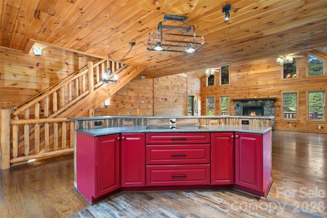 42 Chinaberry Court, Waynesville, NC 28785