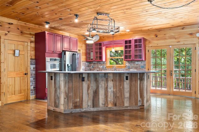 42 Chinaberry Court, Waynesville, NC 28785
