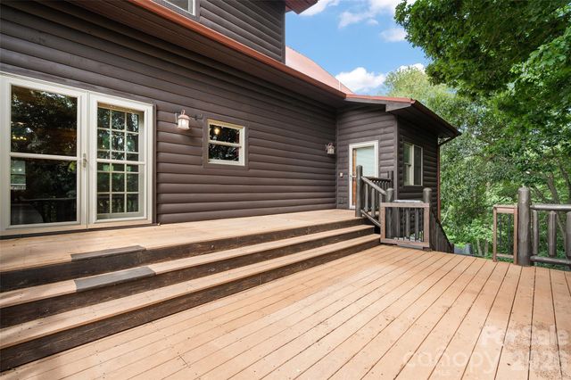 42 Chinaberry Court, Waynesville, NC 28785