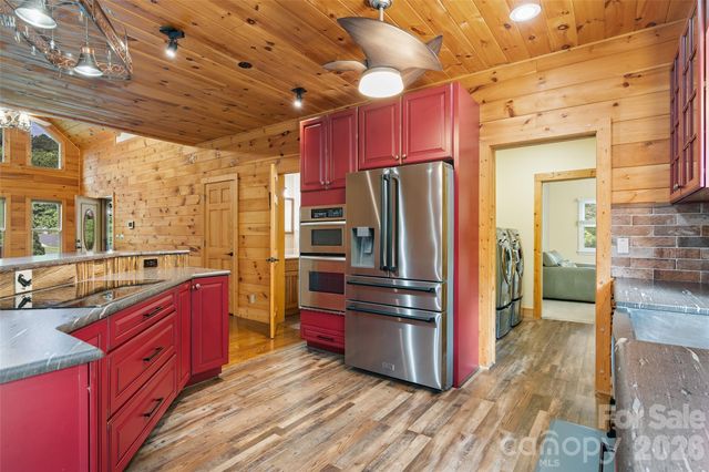 42 Chinaberry Court, Waynesville, NC 28785