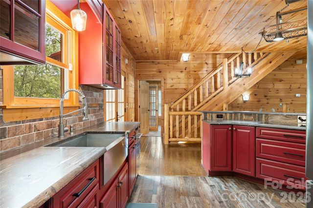 42 Chinaberry Court, Waynesville, NC 28785