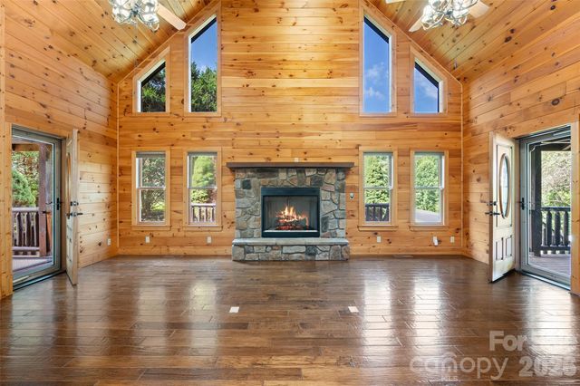 42 Chinaberry Court, Waynesville, NC 28785