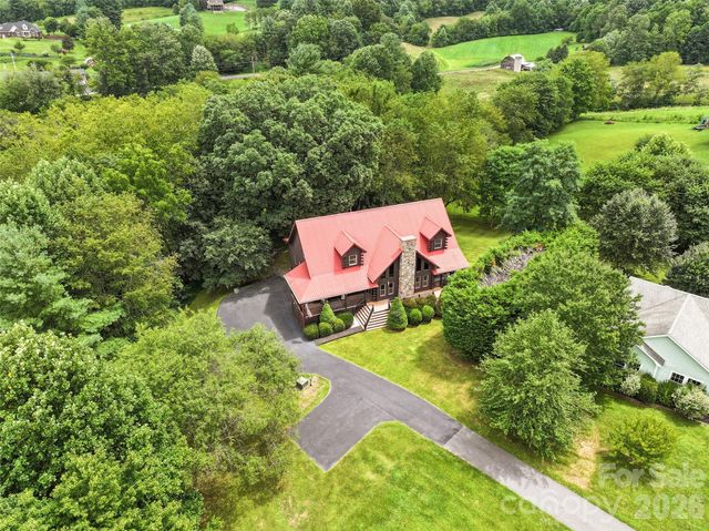 42 Chinaberry Court, Waynesville, NC 28785