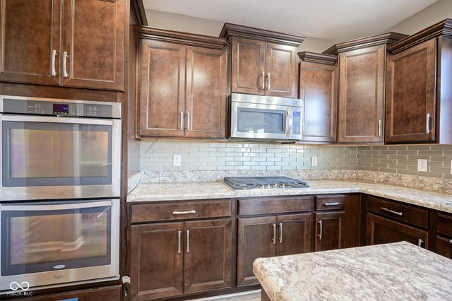 5764 Bluff View Lane, Whitestown, IN 46075