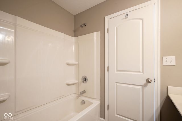 5764 Bluff View Lane, Whitestown, IN 46075