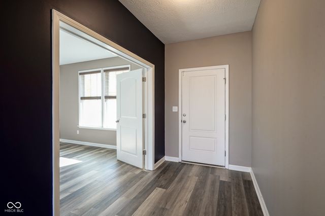 5764 Bluff View Lane, Whitestown, IN 46075