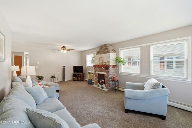 31 Charlotteville Drive S, Toms River, NJ 08757