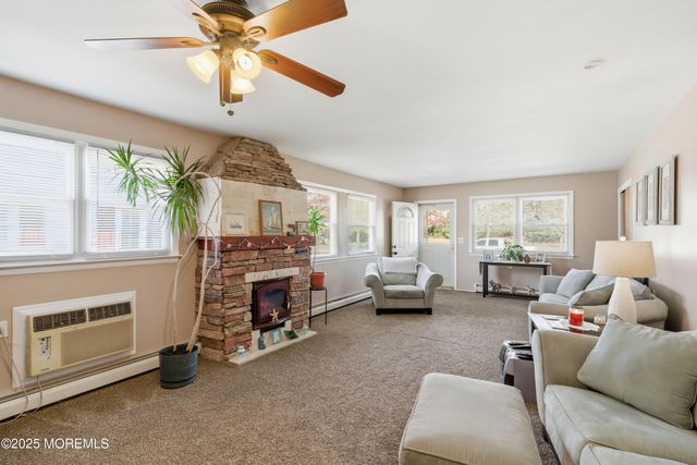 31 Charlotteville Drive S, Toms River, NJ 08757