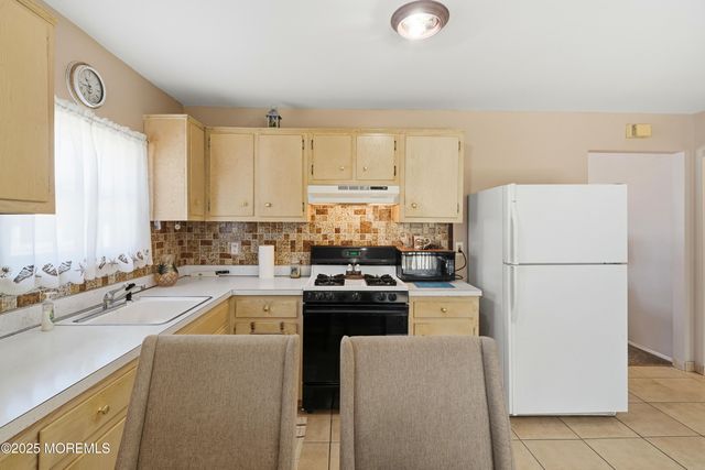 31 Charlotteville Drive S, Toms River, NJ 08757