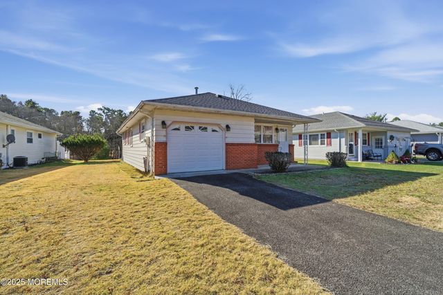 31 Charlotteville Drive S, Toms River, NJ 08757