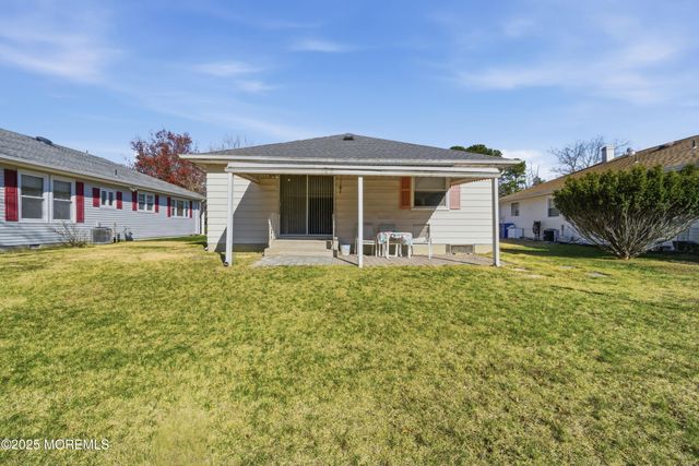 31 Charlotteville Drive S, Toms River, NJ 08757