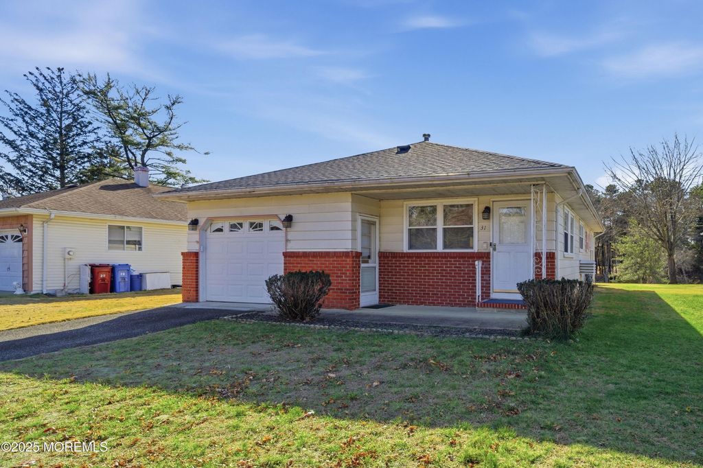 31 Charlotteville Drive S, Toms River, NJ 08757