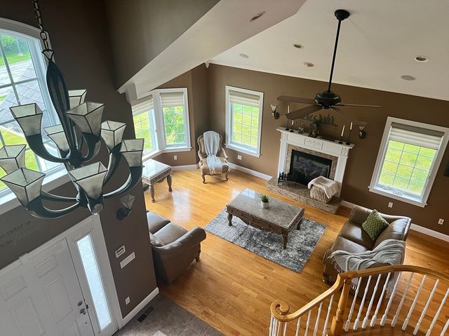 34 Base Lodge Ln, Swansea, MA 02777