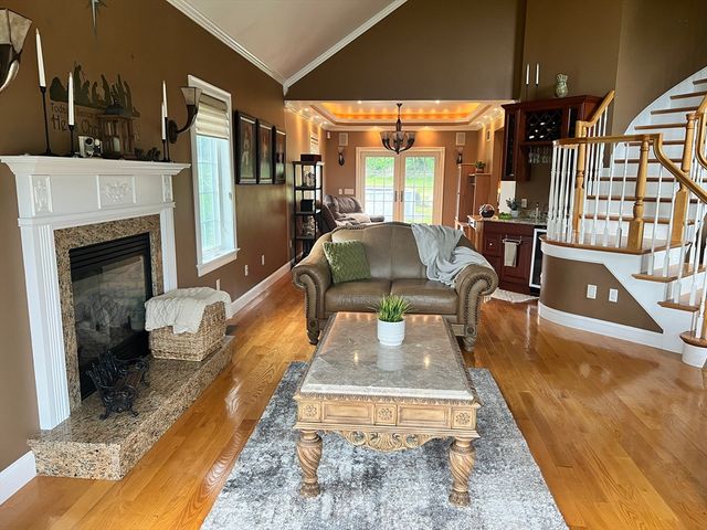34 Base Lodge Ln, Swansea, MA 02777