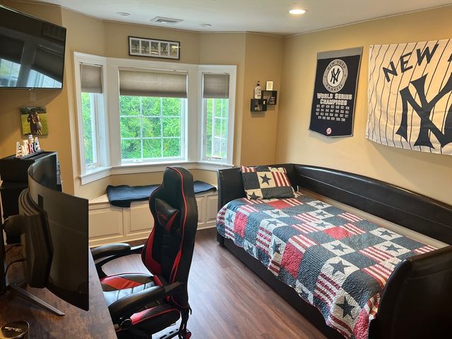 34 Base Lodge Ln, Swansea, MA 02777