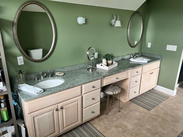 34 Base Lodge Ln, Swansea, MA 02777