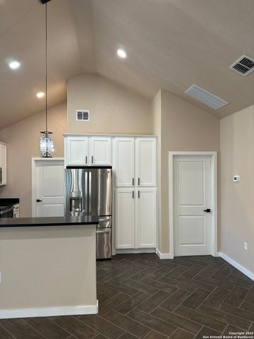 6822 Farrow Pl, San Antonio, TX 78240