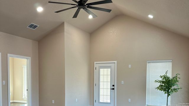 6822 Farrow Pl, San Antonio, TX 78240