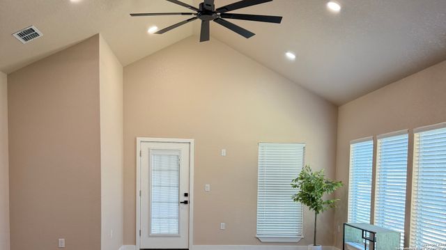 6822 Farrow Pl, San Antonio, TX 78240