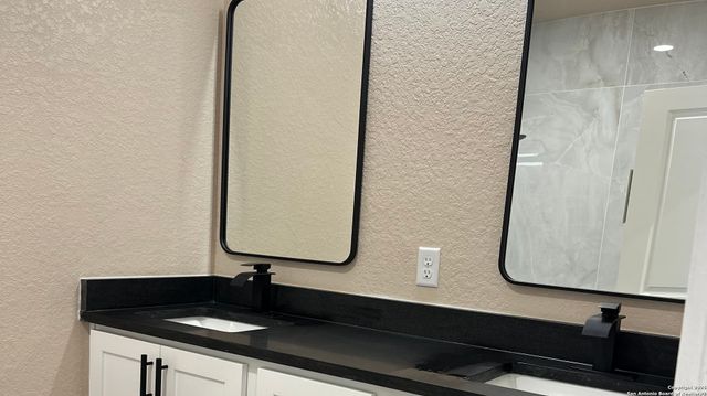 6822 Farrow Pl, San Antonio, TX 78240