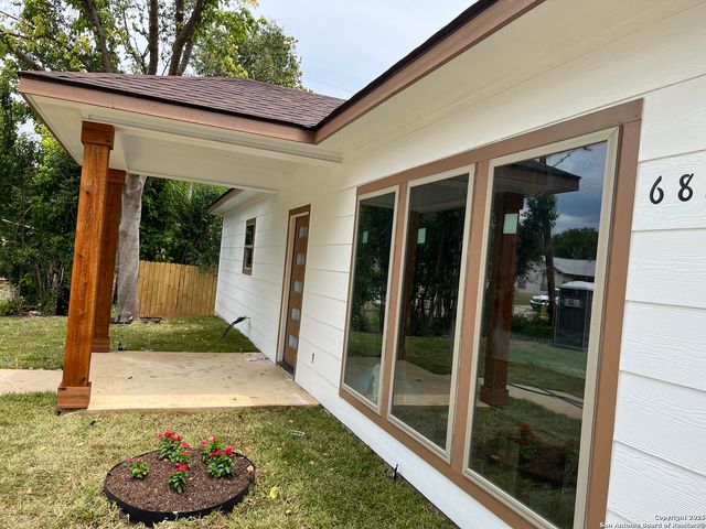 6822 Farrow Pl, San Antonio, TX 78240