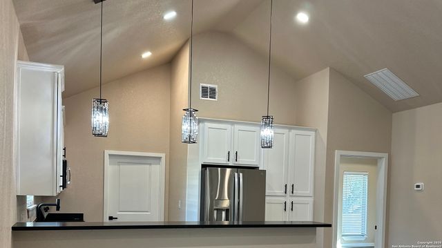 6822 Farrow Pl, San Antonio, TX 78240