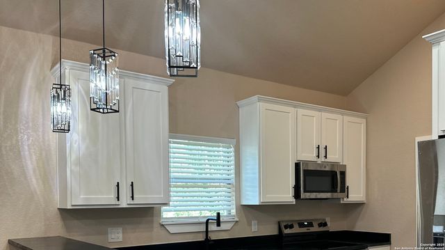 6822 Farrow Pl, San Antonio, TX 78240