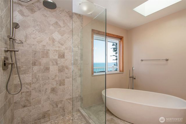 99 S Point Road, Port Angeles, WA 98363