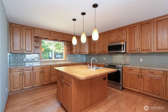 99 S Point Road, Port Angeles, WA 98363