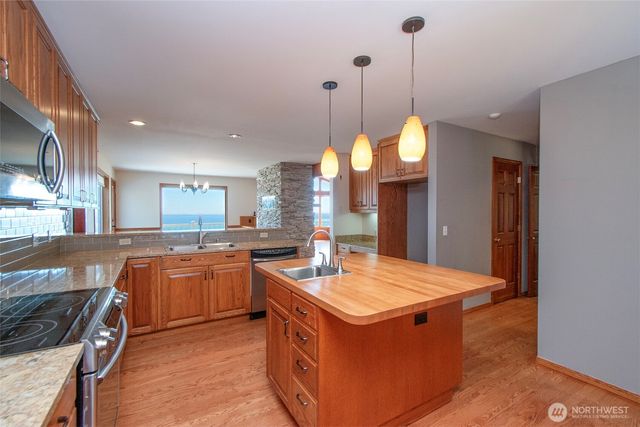 99 S Point Road, Port Angeles, WA 98363