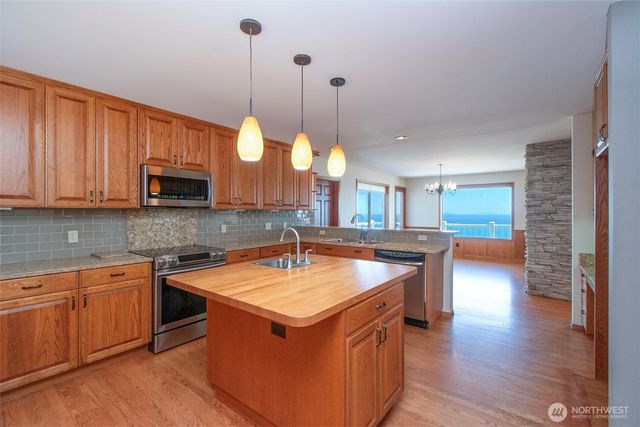 99 S Point Road, Port Angeles, WA 98363